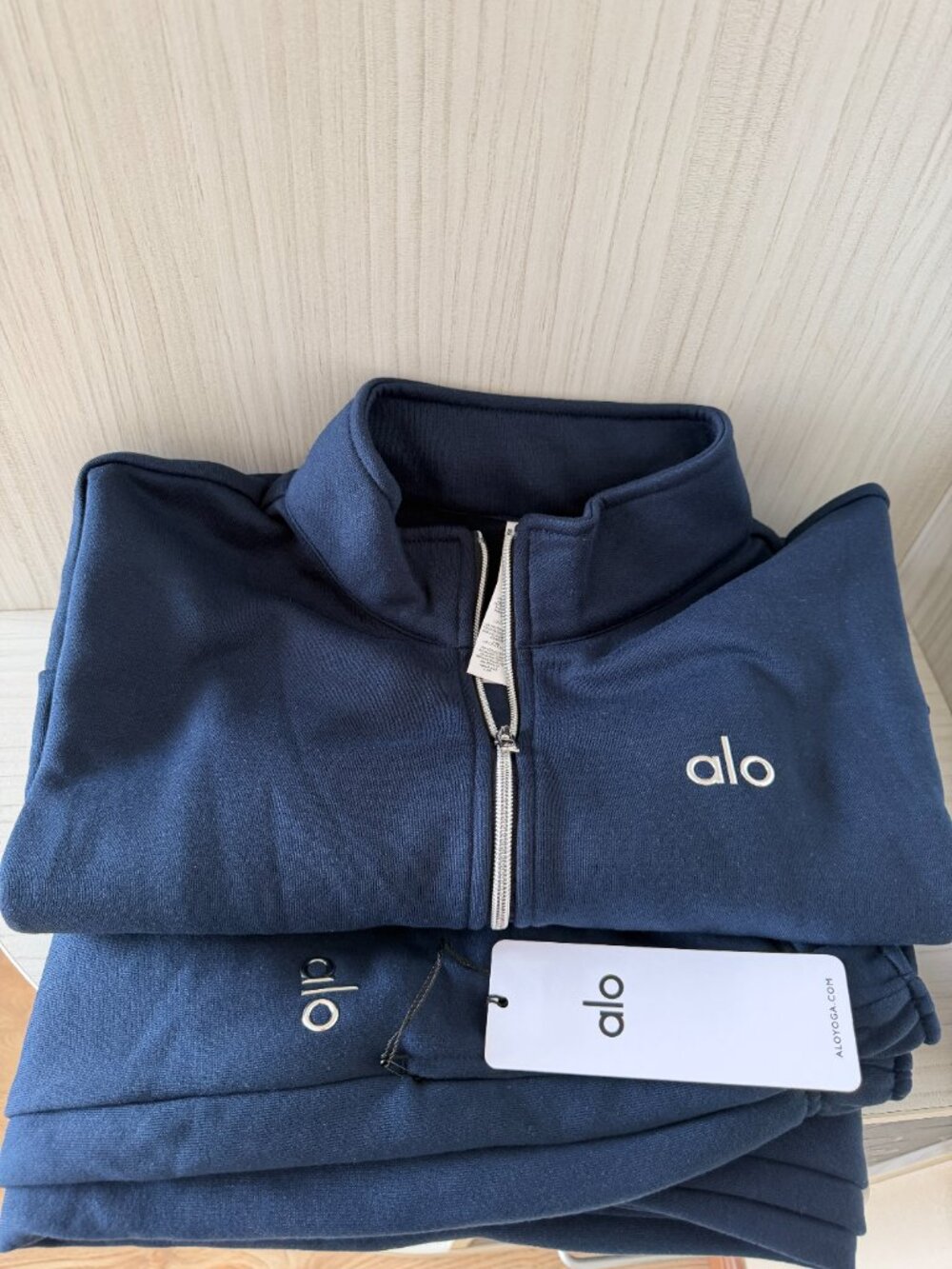 NWT Alo Yoga Navy Accolade 1/4 Zip & Straight Leg Sweatpant Set M πβ¨ - Picture 7 of 7
